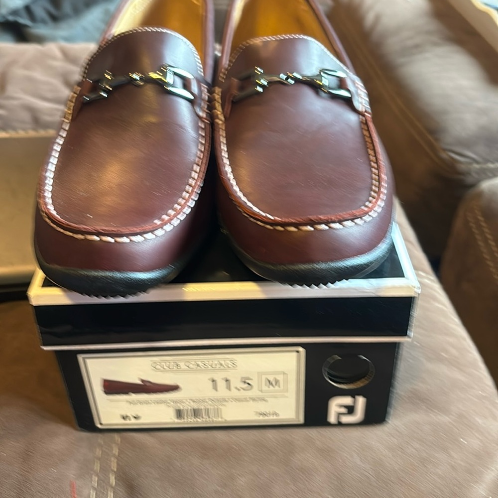 Footjoy club casuals loafers in brown.  Size 11.5 US